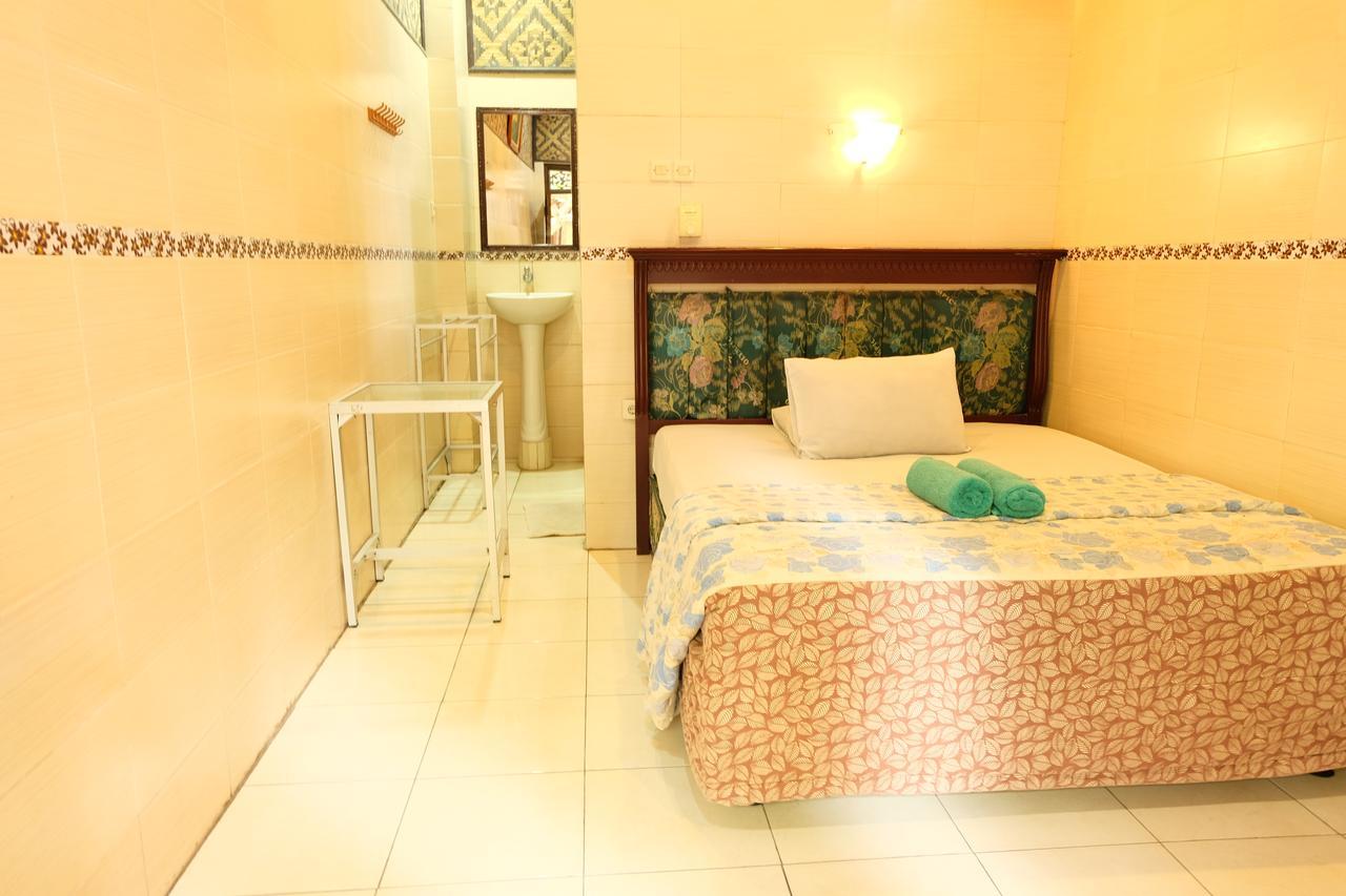 Kerti Beach Bungalow And Restaurant Padangbai  Dış mekan fotoğraf
