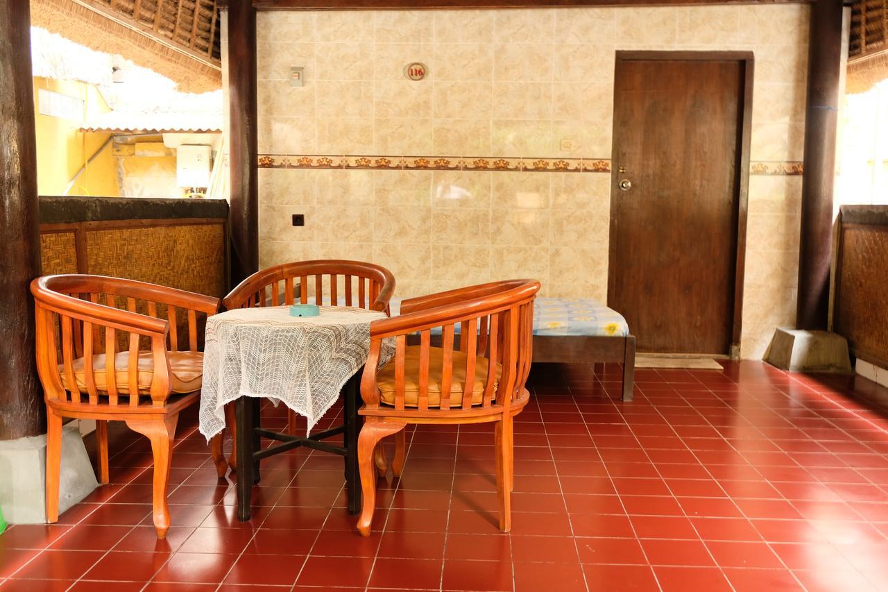 Kerti Beach Bungalow And Restaurant Padangbai  Dış mekan fotoğraf