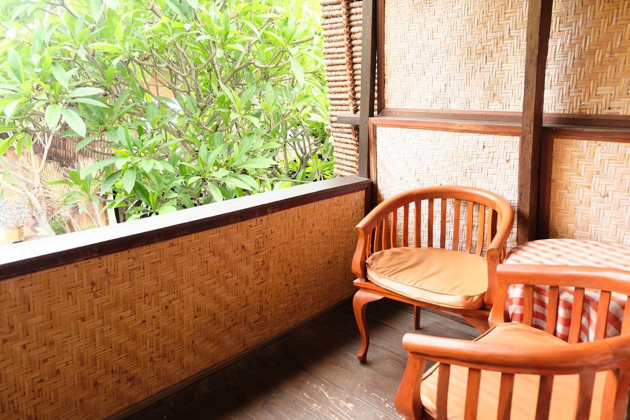 Kerti Beach Bungalow And Restaurant Padangbai  Dış mekan fotoğraf