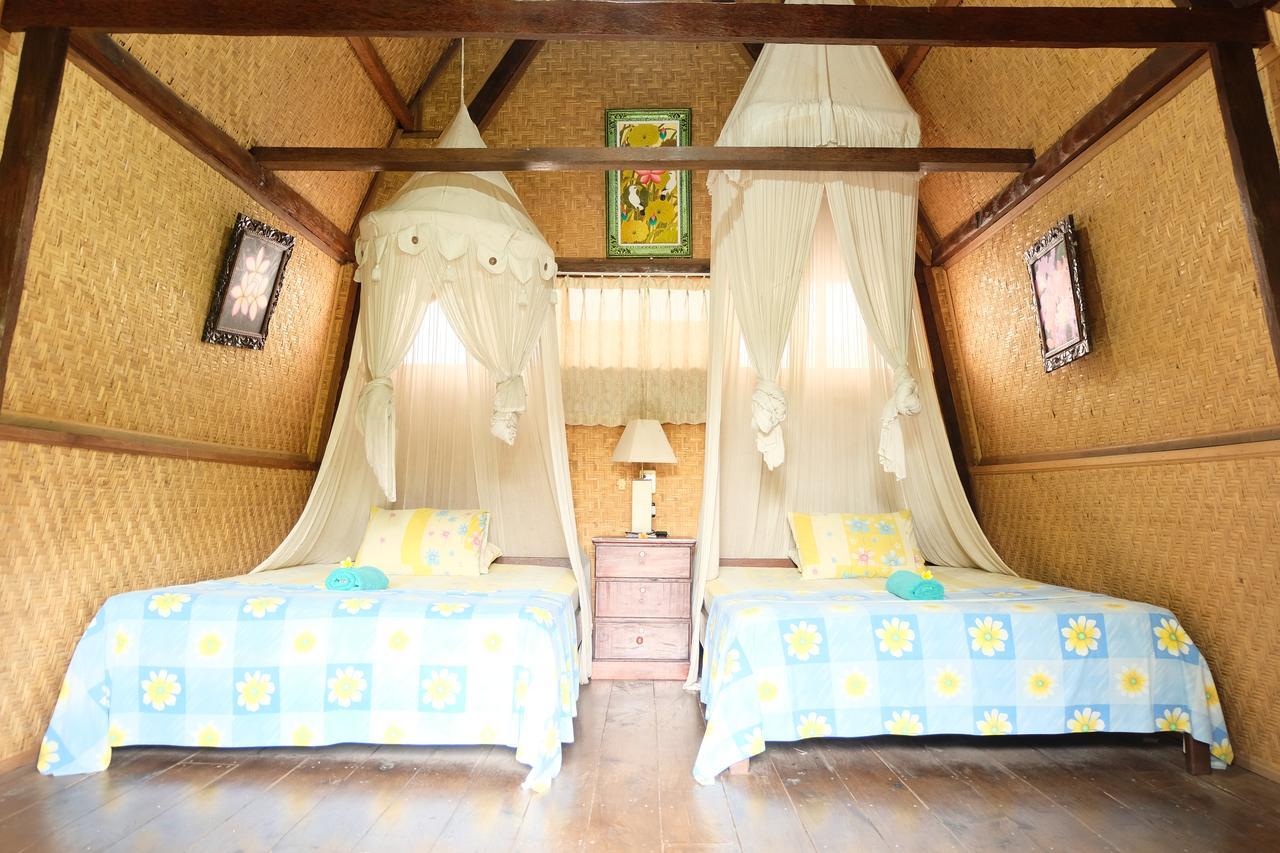 Kerti Beach Bungalow And Restaurant Padangbai  Dış mekan fotoğraf