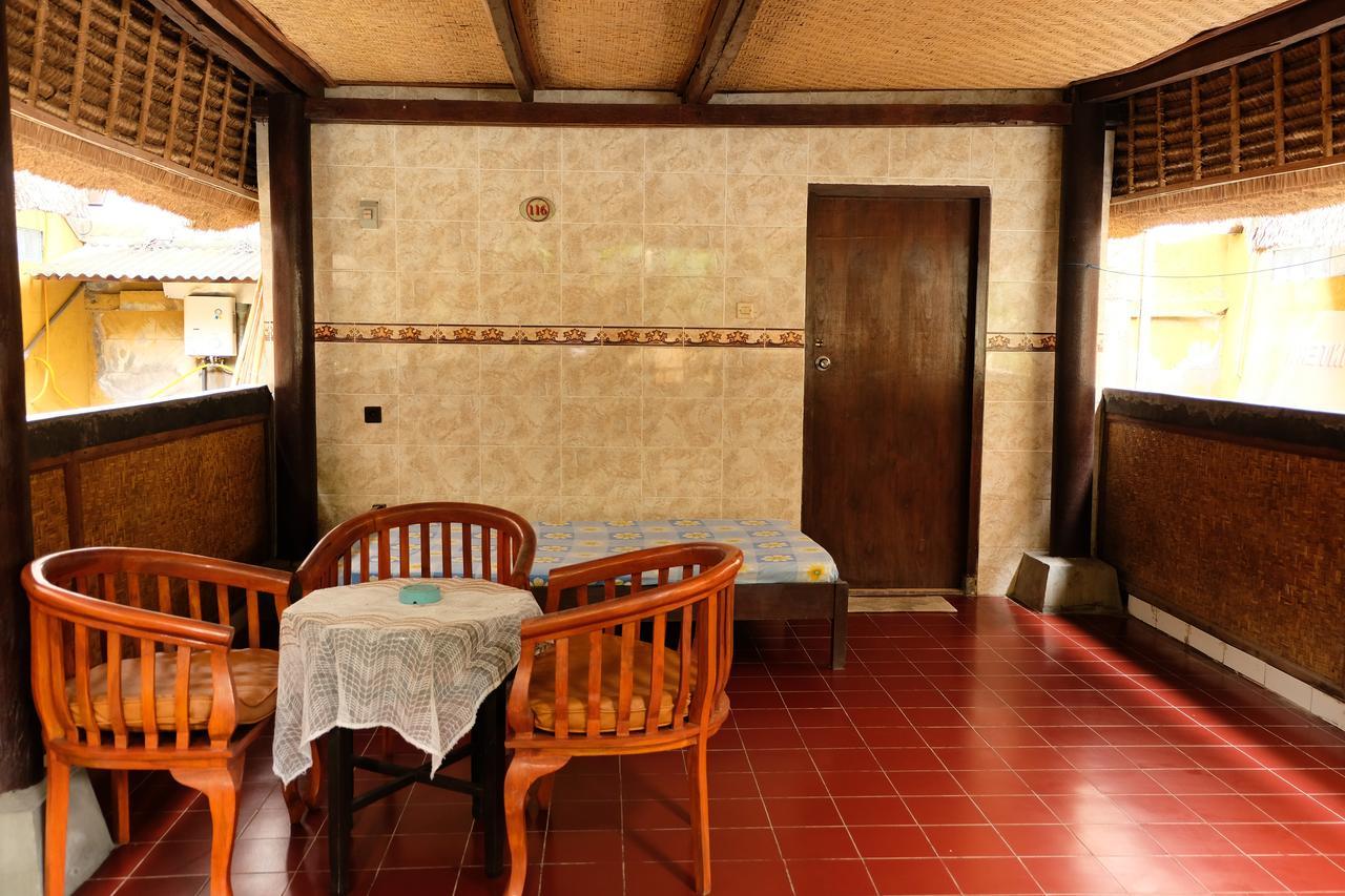 Kerti Beach Bungalow And Restaurant Padangbai  Dış mekan fotoğraf