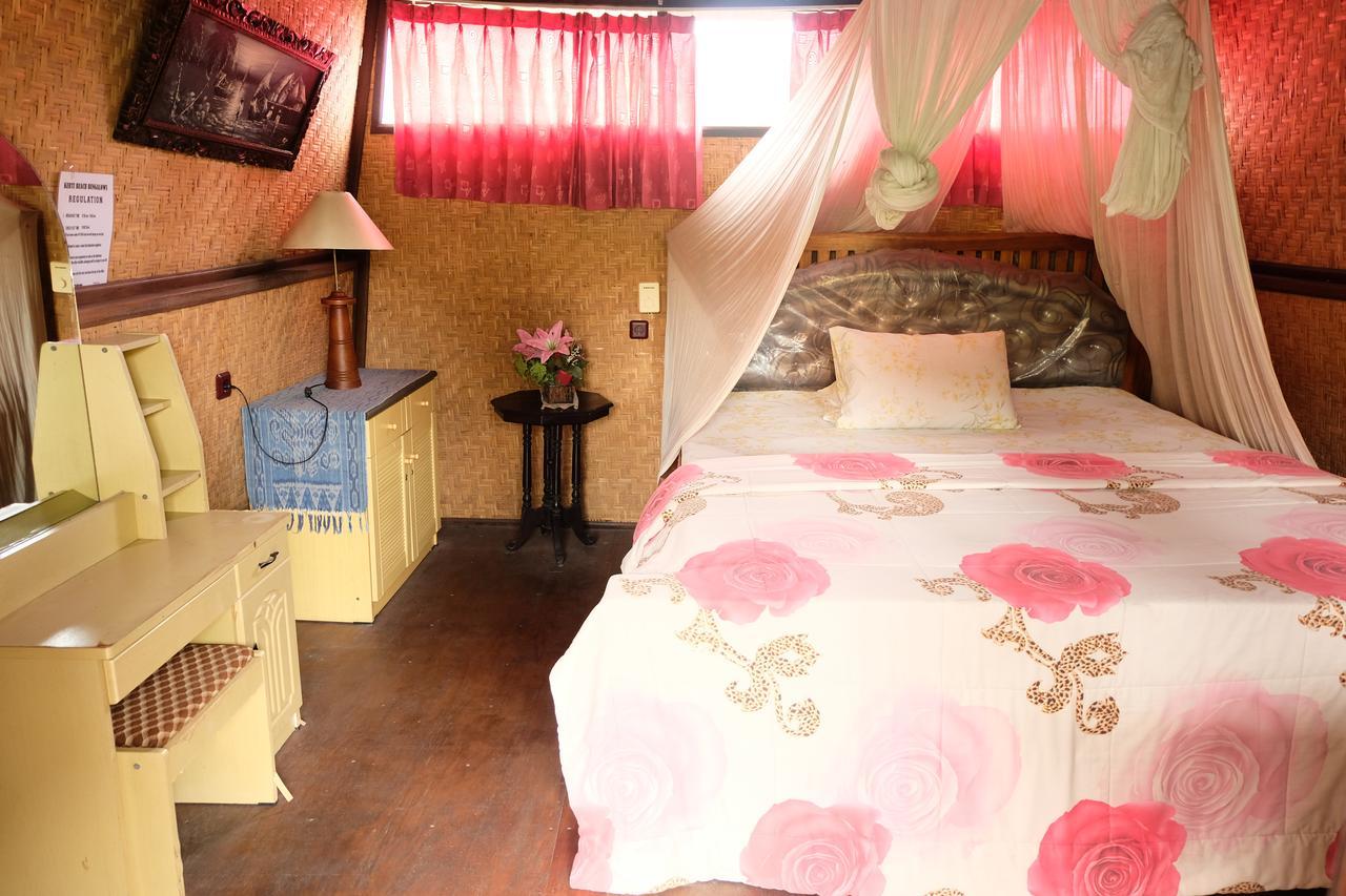 Kerti Beach Bungalow And Restaurant Padangbai  Dış mekan fotoğraf