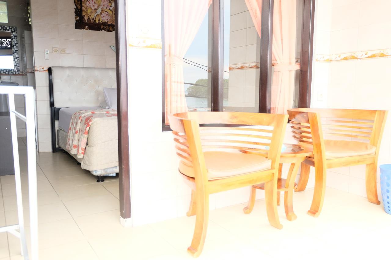 Kerti Beach Bungalow And Restaurant Padangbai  Dış mekan fotoğraf