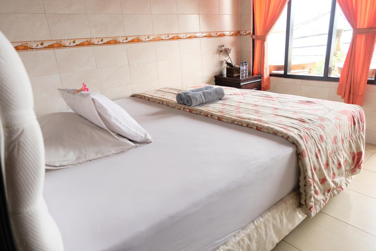 Kerti Beach Bungalow And Restaurant Padangbai  Dış mekan fotoğraf