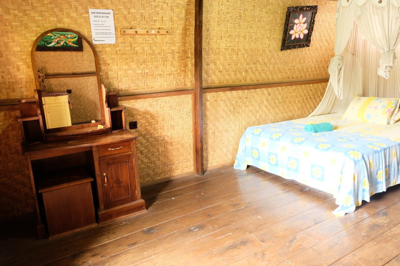 Kerti Beach Bungalow And Restaurant Padangbai  Dış mekan fotoğraf